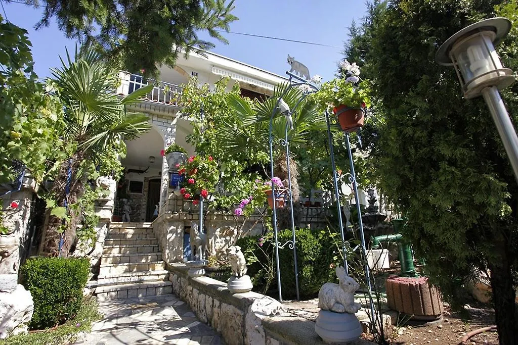 Apartments By The Sea Novi Vinodolski - 5486