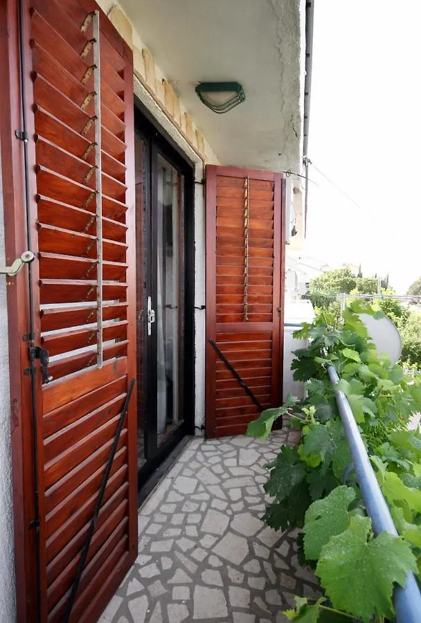 Apartments By The Sea Novi Vinodolski - 5486